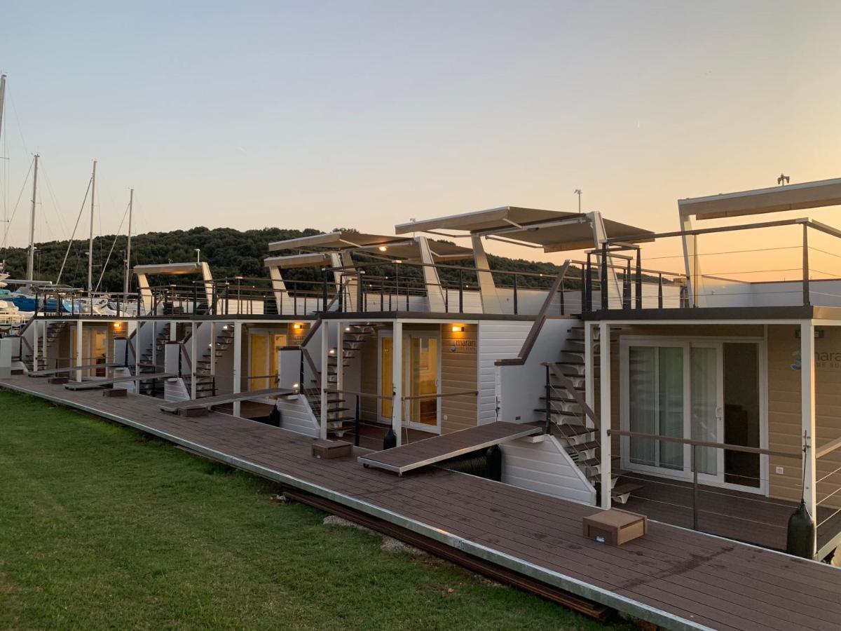 Floating House - Arena 2 Ferienhaus Pula