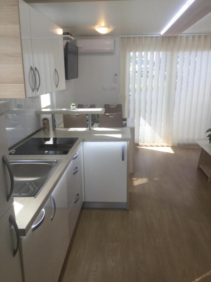 Floating House - Arena 2 Ferienhaus Pula