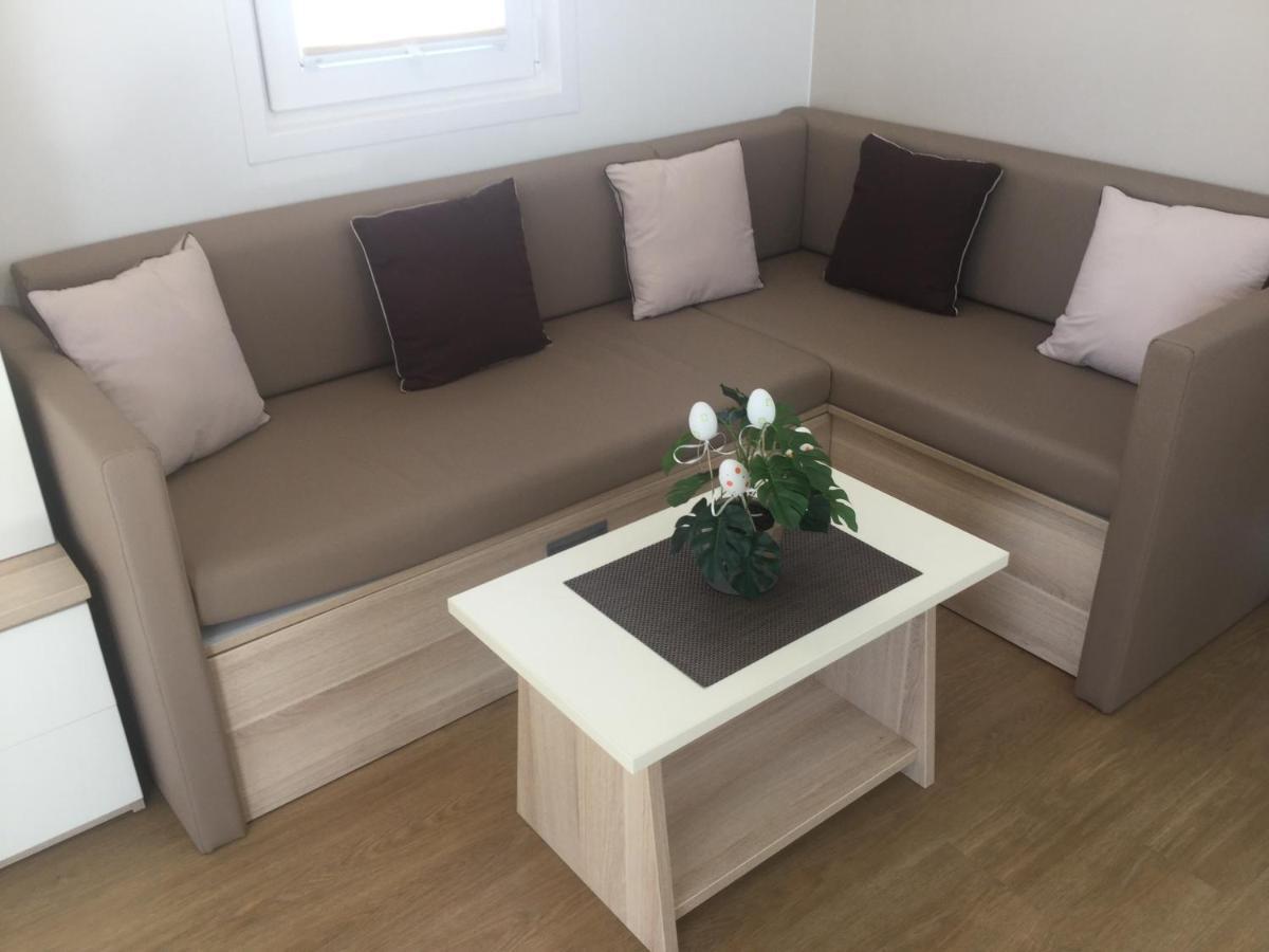Floating House - Arena 2 Case de vacanță