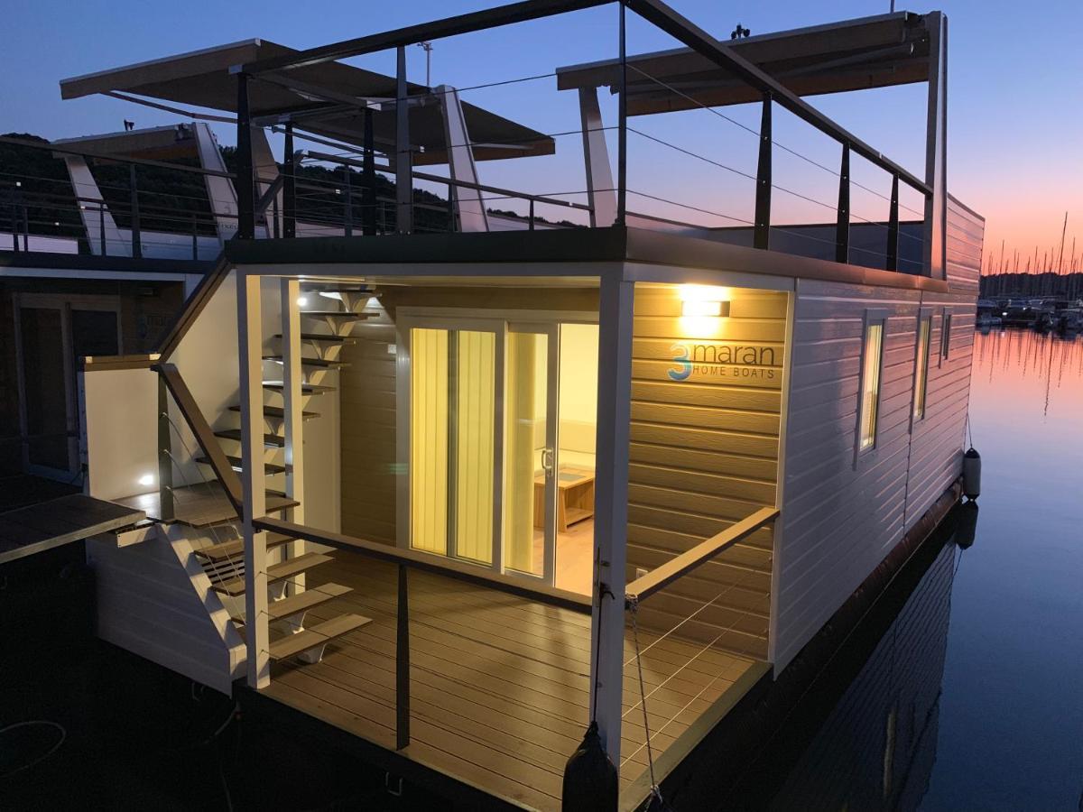 Floating House - Arena 2 * Pula