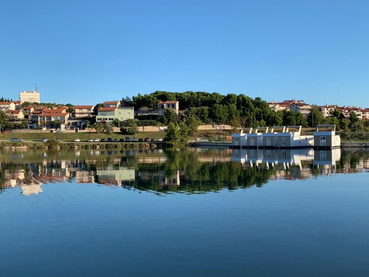 Floating House - Arena 2 Ferienhaus Pula