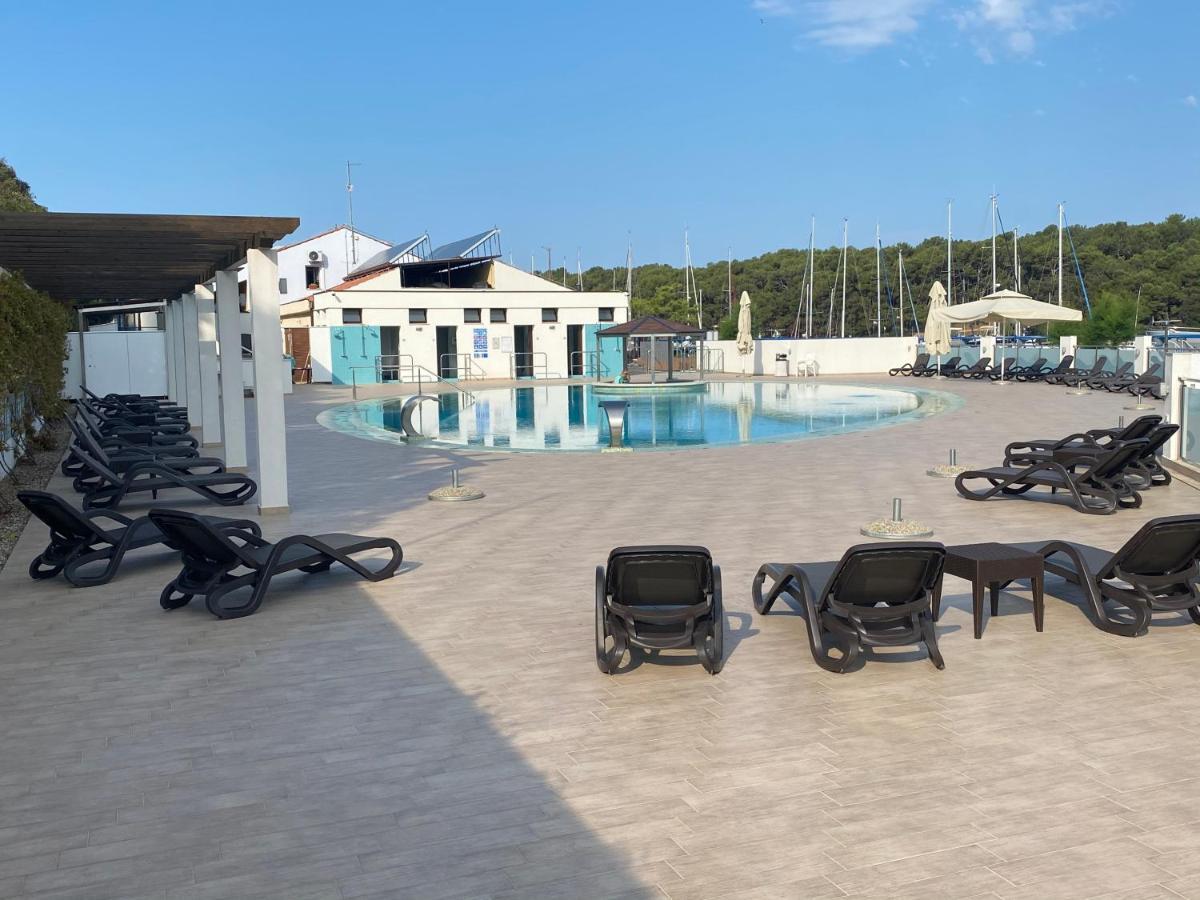 Floating House - Arena 2 Pula